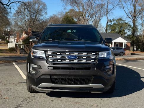 Used 2016 Ford Explorer XLT w/ Equipment Group 202A FWD image 9