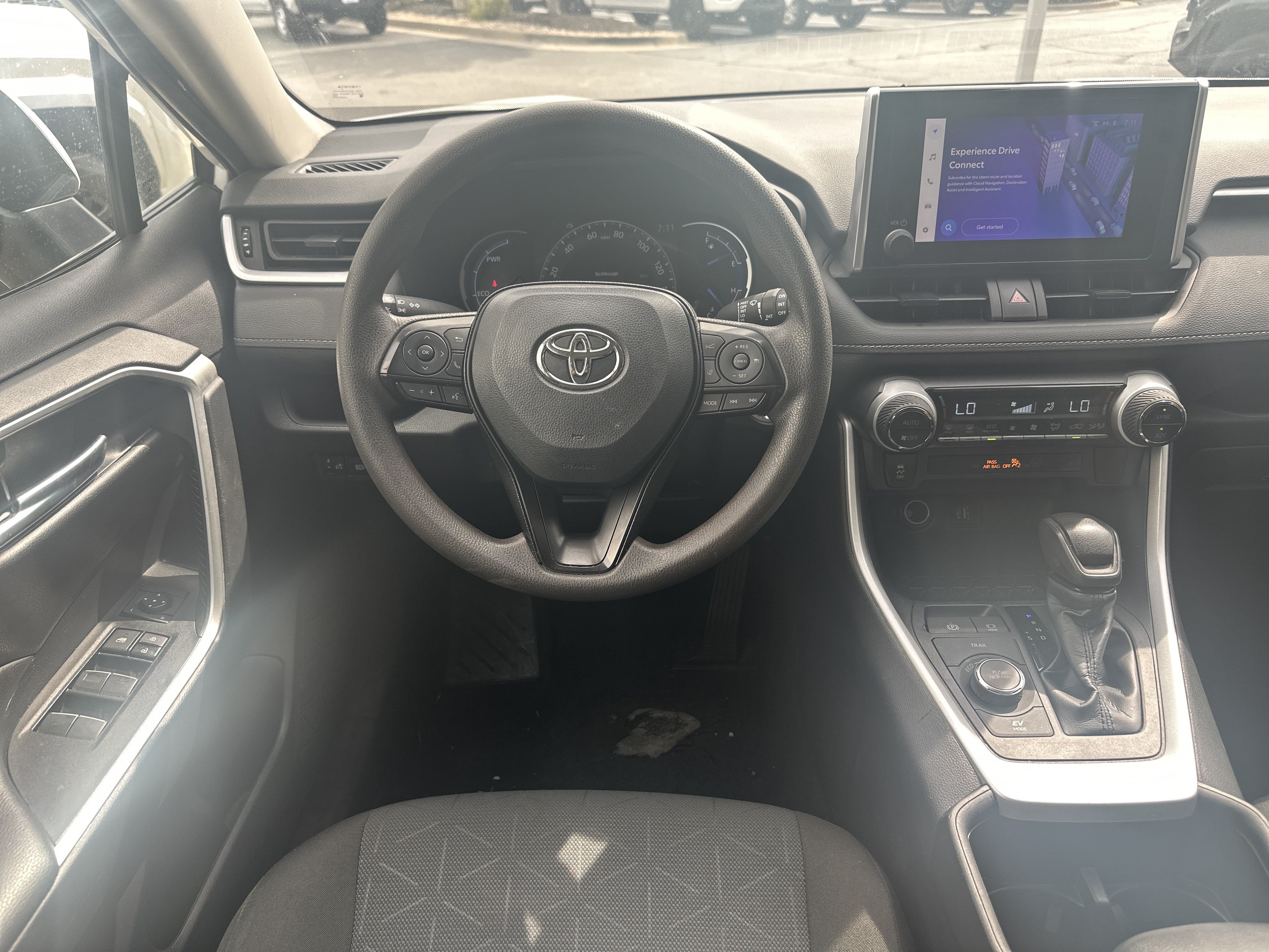Used 2025 Toyota RAV4 XLE AWD/4WD image 16