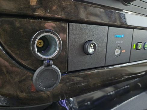 Used 2023 Chevrolet Express 2500 Extended image 33