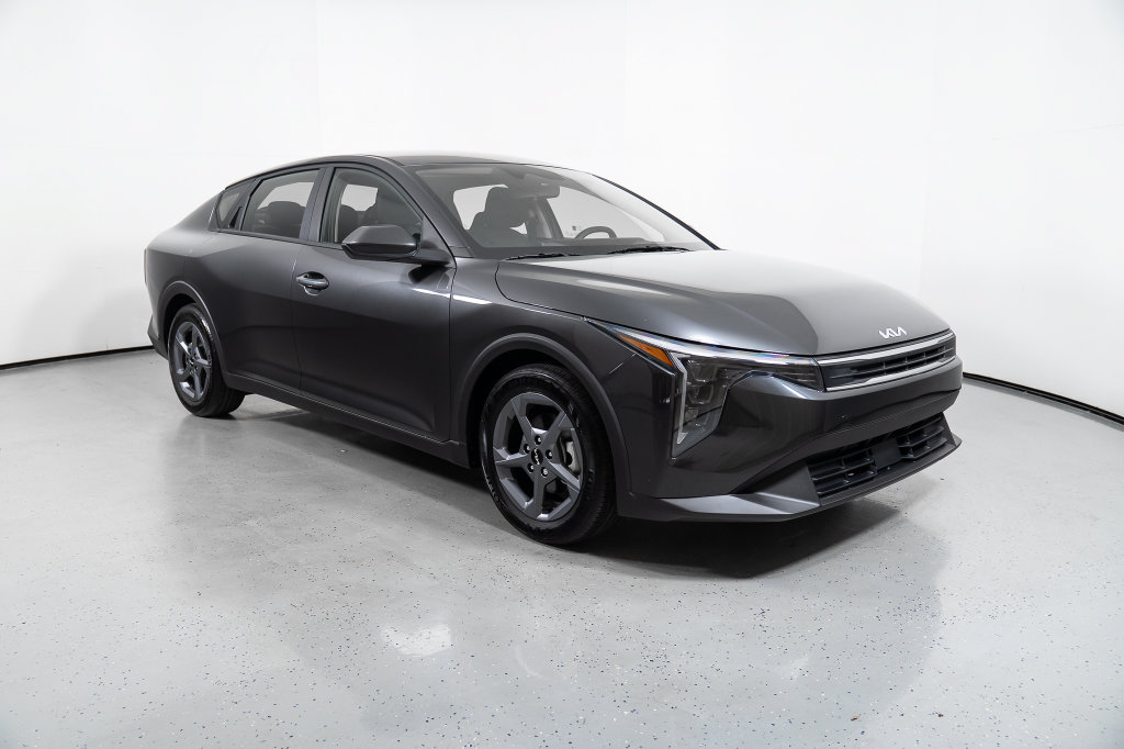 Used 2025 Kia K4 FWD image 2