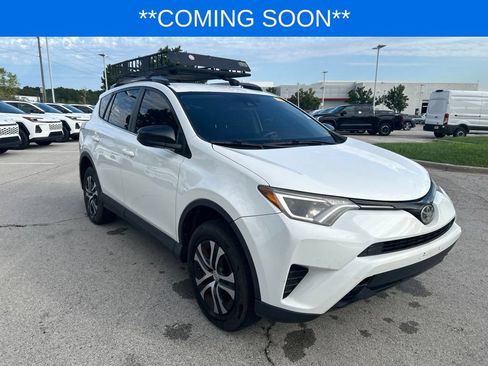 Used 2017 Toyota RAV4 LE FWD image 3