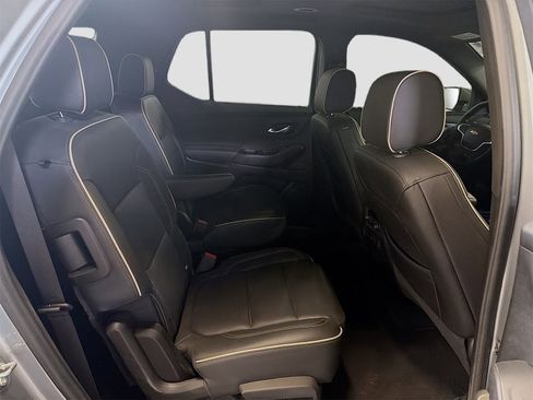 Used 2023 Chevrolet Traverse Premier image 30