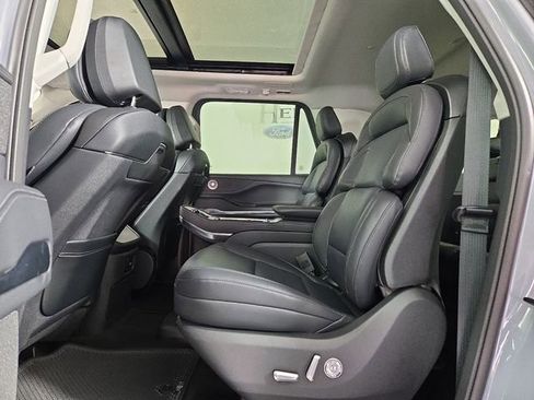 New 2025 Lincoln Navigator L Reserve AWD/4WD image 9