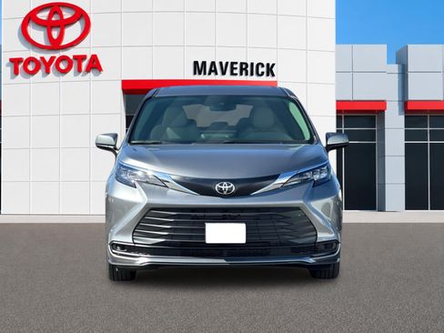 New 2026 Toyota Sienna LE FWD image 8
