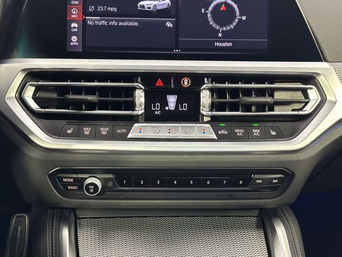 Used 2022 BMW M440i Coupe w/ Premium Package RWD image 28