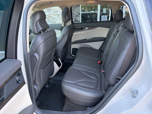 Used 2019 Lincoln Nautilus Reserve AWD/4WD image 10