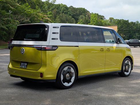 Used 2025 Volkswagen ID. Buzz Pro S Plus RWD image 9