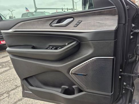 Used 2024 Jeep Grand Cherokee L Overland w/ Trailer Tow Package image 18