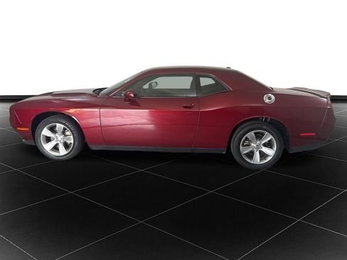 Used 2021 Dodge Challenger SXT w/ Driver Convenience Group RWD image 2