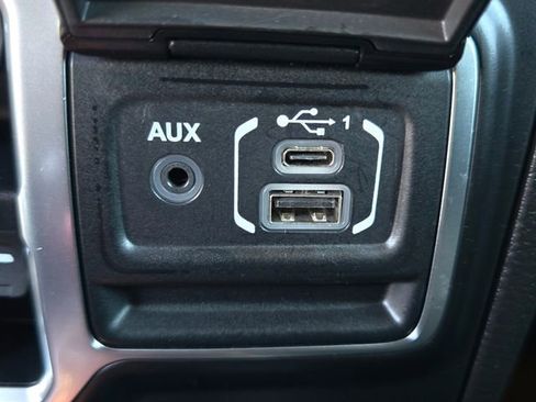 Used 2025 Jeep Wrangler Unlimited Sahara w/ Safety Group AWD/4WD image 17