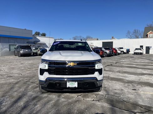 Used 2024 Chevrolet Silverado 1500 LT image 2