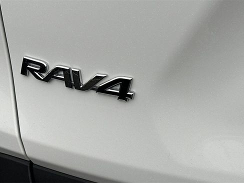 Used 2025 Toyota RAV4 XLE image 33
