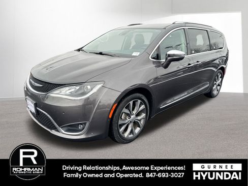 Used 2017 Chrysler Pacifica Limited image 5