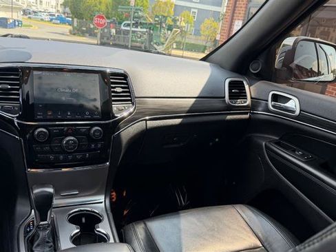 Used 2020 Jeep Grand Cherokee Limited AWD/4WD image 29