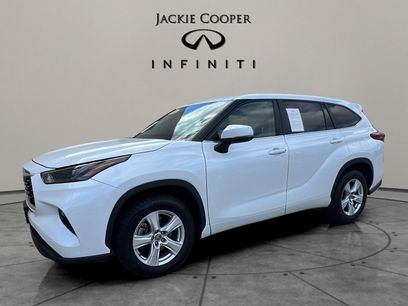 Used 2023 Toyota Highlander LE