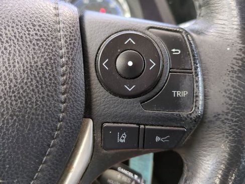 Used 2018 Toyota Corolla SE FWD image 23