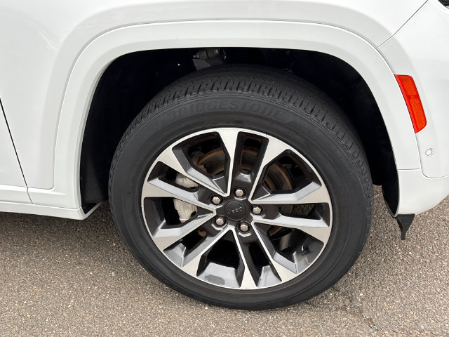 Used 2023 Jeep Grand Cherokee Overland w/ Luxury Tech Group IV AWD/4WD image 7