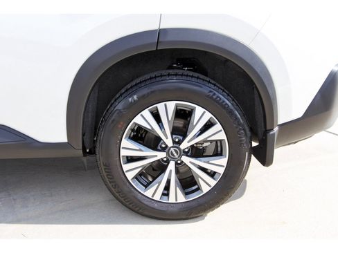 Certified 2023 Nissan Rogue SV FWD image 25