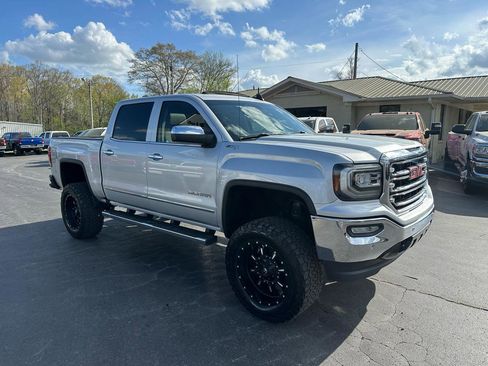 Used 2017 GMC Sierra 1500 SLT image 3