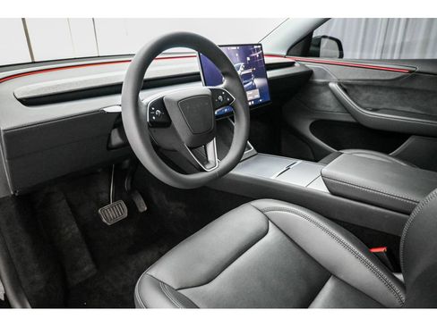 Used 2026 Tesla Model Y Long Range RWD image 37