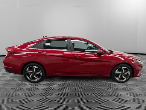 Certified 2023 Hyundai Elantra Limited w/ Preferred Accessory Package image 6