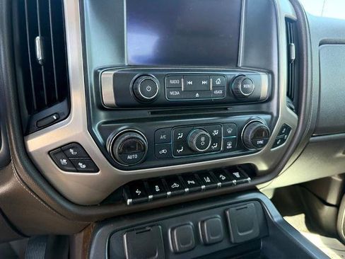 Used 2017 GMC Sierra 2500 Denali w/ Duramax Plus Package AWD/4WD image 20