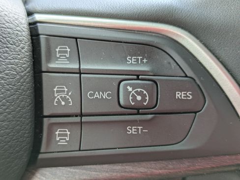 Used 2023 Jeep Grand Cherokee L Limited w/ Luxury Tech Group II image 20