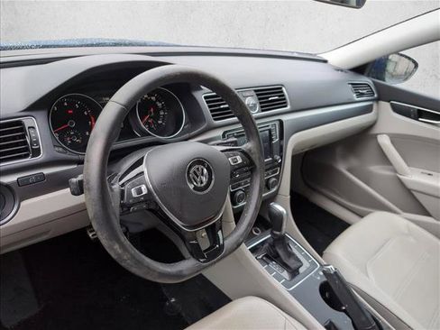 Used 2017 Volkswagen Passat 1.8T R-Line w/ R-Line Lighting Package image 9