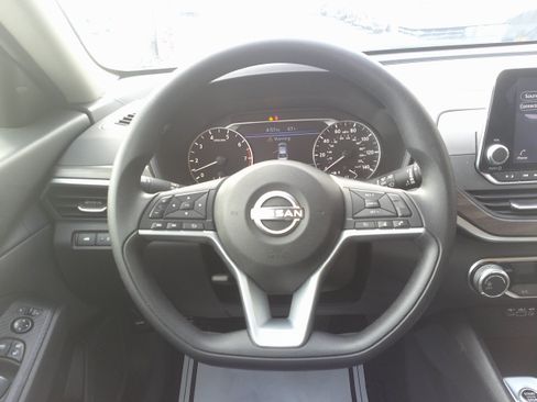 Used 2025 Nissan Altima 2.5 SV FWD image 22