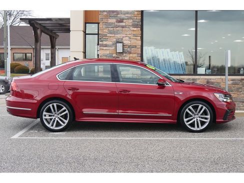 Used 2017 Volkswagen Passat 1.8T R-Line image 2