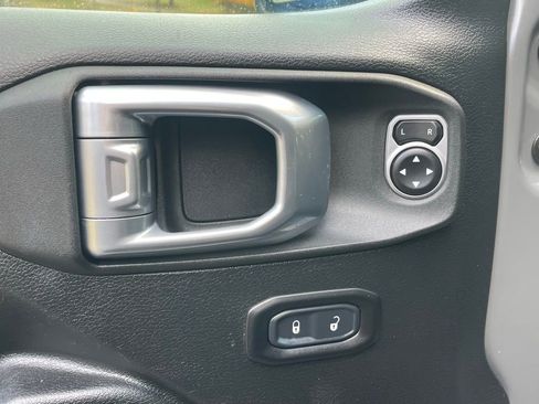 Used 2020 Jeep Wrangler Unlimited Sport image 25