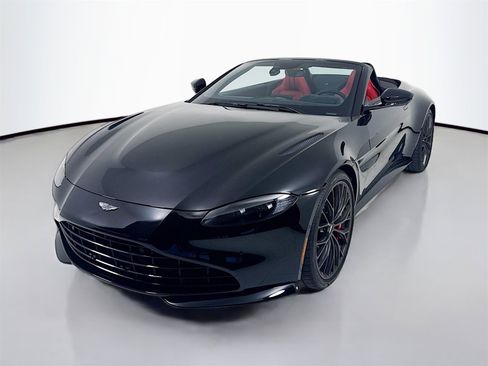 Used 2023 Aston Martin V8 Vantage Roadster image 3