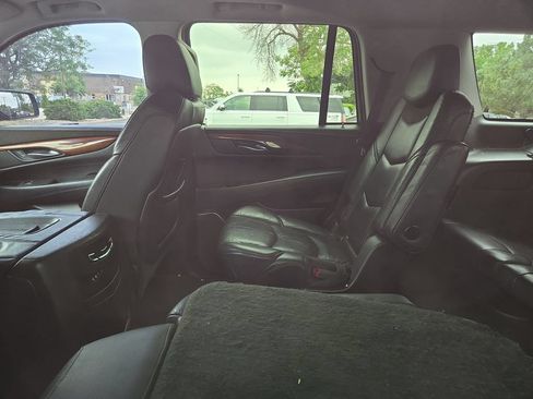 Used 2015 Cadillac Escalade Luxury AWD/4WD image 9