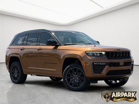 New 2026 Jeep Grand Cherokee Summit w/ Obsidian Package AWD/4WD image 2