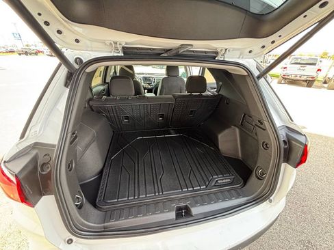 Used 2023 Chevrolet Equinox LT image 9