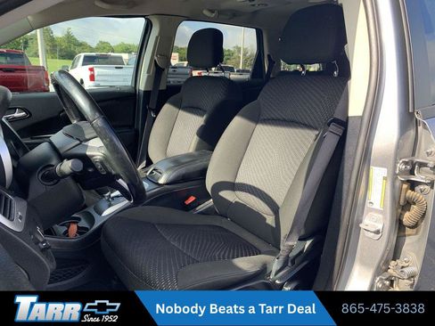 Used 2019 Dodge Journey SE FWD image 13