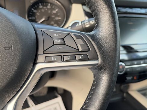 Used 2022 Nissan Rogue Sport SV image 16