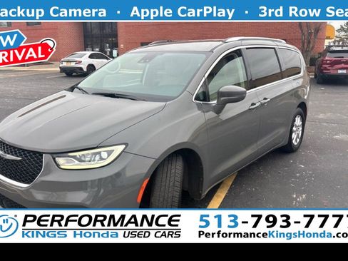 Used 2021 Chrysler Pacifica Touring-L image 1