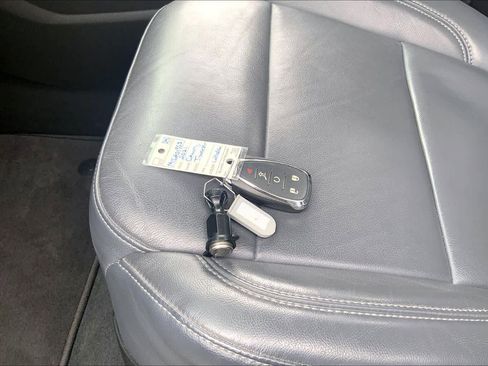 Used 2021 Chevrolet Traverse LT image 15