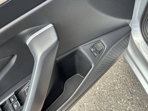 Used 2024 Volkswagen Jetta SE FWD image 39