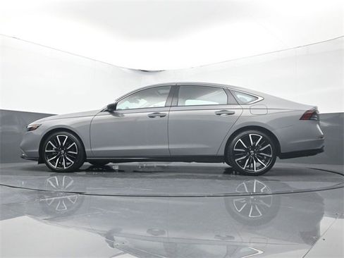 Used 2024 Honda Accord Touring image 9