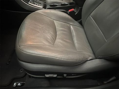 Used 2013 Hyundai Elantra Limited w/ Technology Pkg image 10