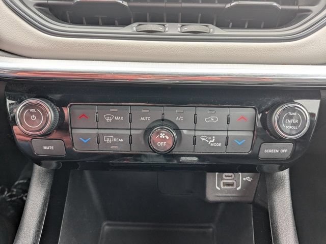 Used 2023 Jeep Compass Limited AWD/4WD image 3