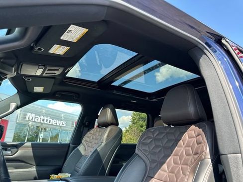 Certified 2025 Nissan Armada Platinum AWD/4WD image 13
