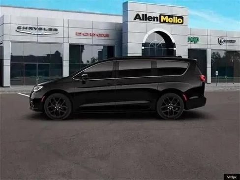 New 2026 Chrysler Pacifica Limited image 3
