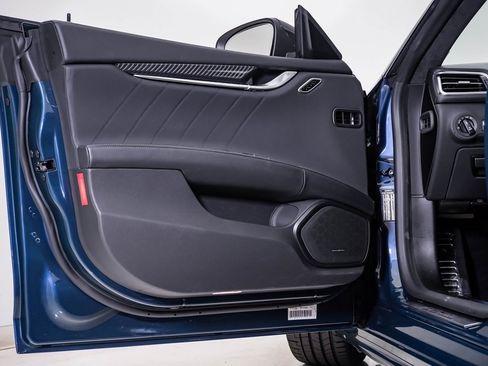 Used 2024 Maserati Ghibli Trofeo image 30