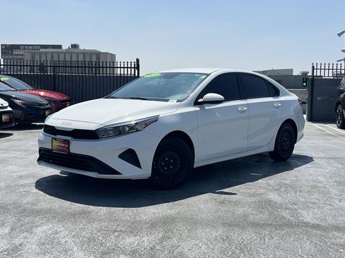 Used 2023 Kia Forte LX FWD image 2