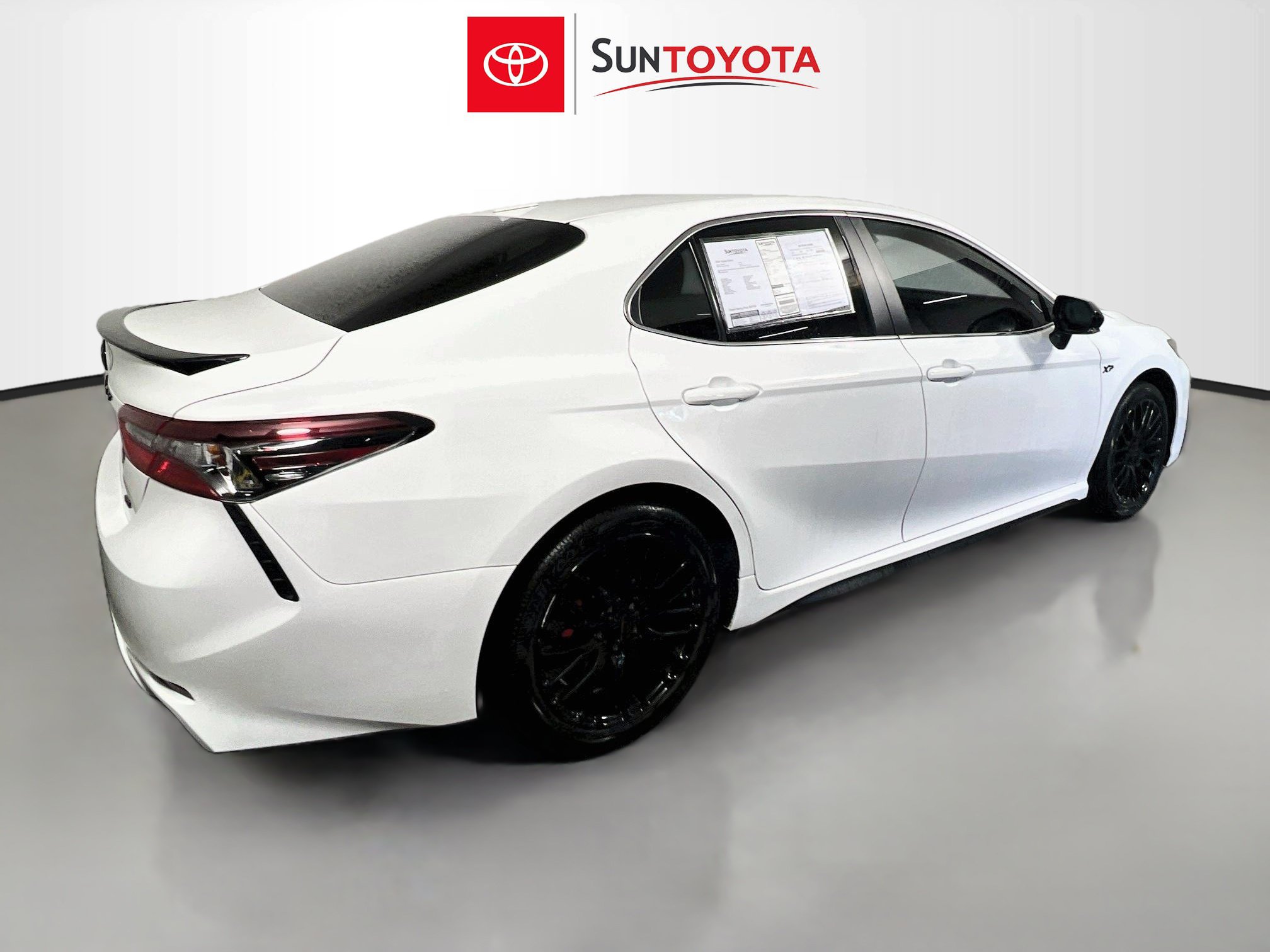 Used 2024 Toyota Camry SE w/ Convenience Package FWD image 4