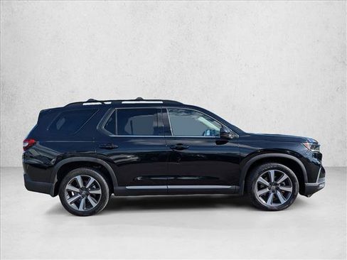 Used 2023 Honda Pilot Touring image 4