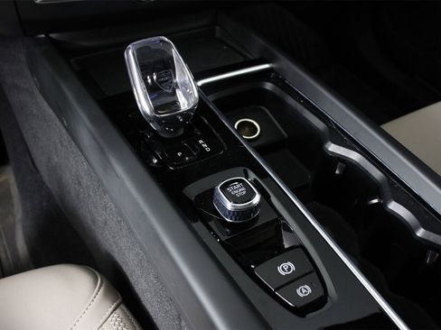 Used 2026 Volvo XC60 B5 Plus w/ Protection Package Premier image 15